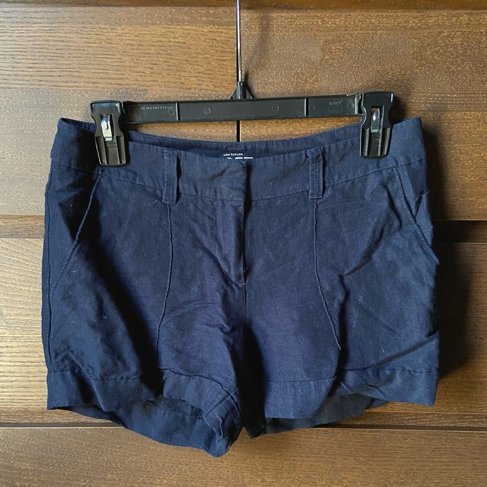 LOFT navy blue linen shorts, size 0